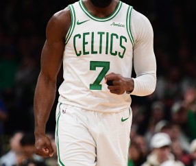 官方网-出人意料！杰伦·布朗发推庆祝：在空档年取得50胜